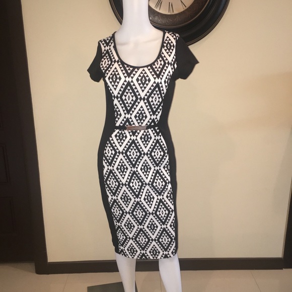 Dresses & Skirts - Black with white pattern dress Size M